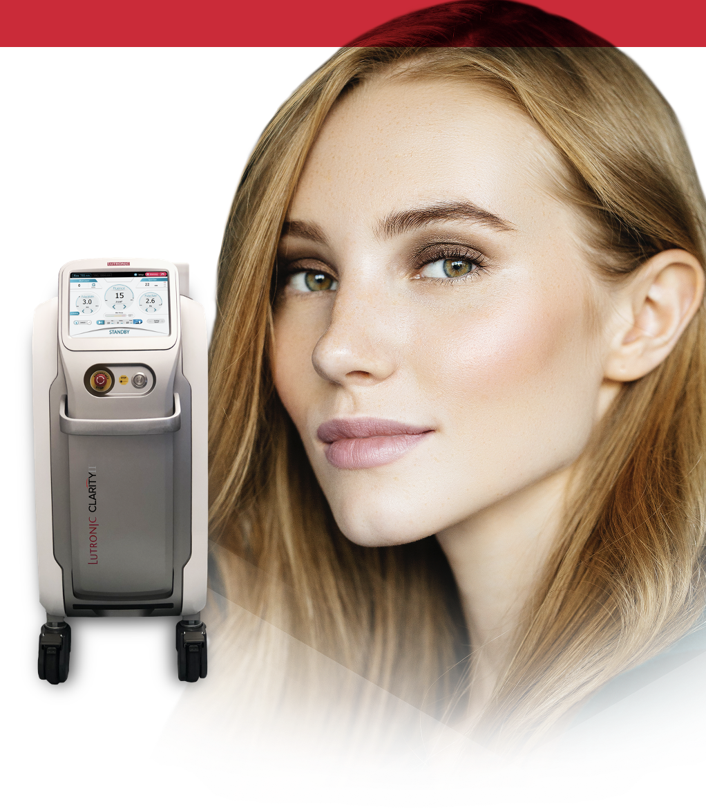 Nahaufnahme einer Frau mit einem Lasergerät Clarity von Lutronic – modernste Technik für effektive Haarentfernung.